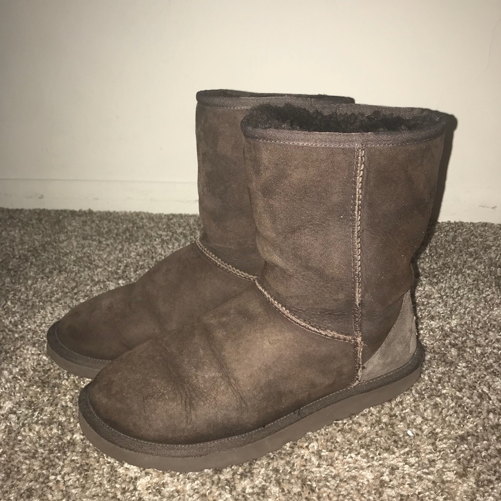 UGG Woman’s Short Boots Size 8 - Picture 1 of 8